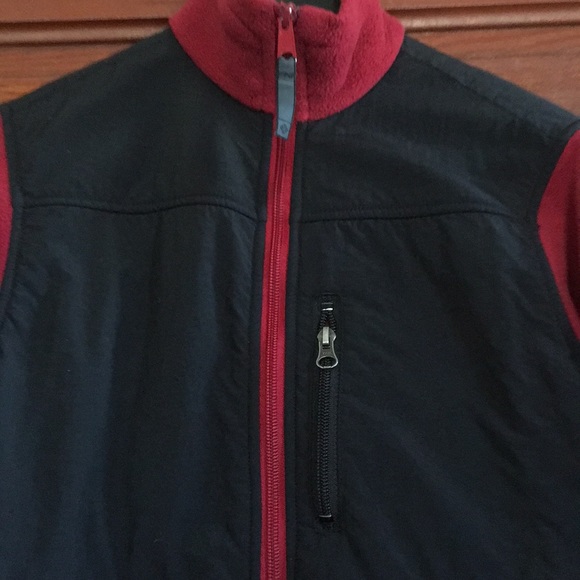 Columbia fleece in a dark berry red - Picture 4 of 7